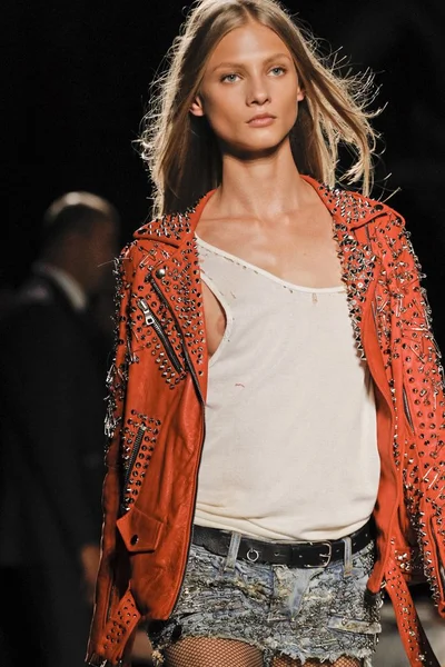 Look 11